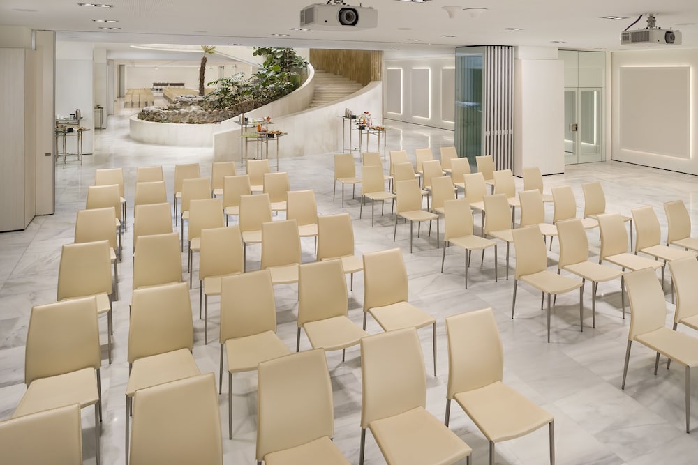 Melia Lebreros — Hotel building in Seville, Andalusia
