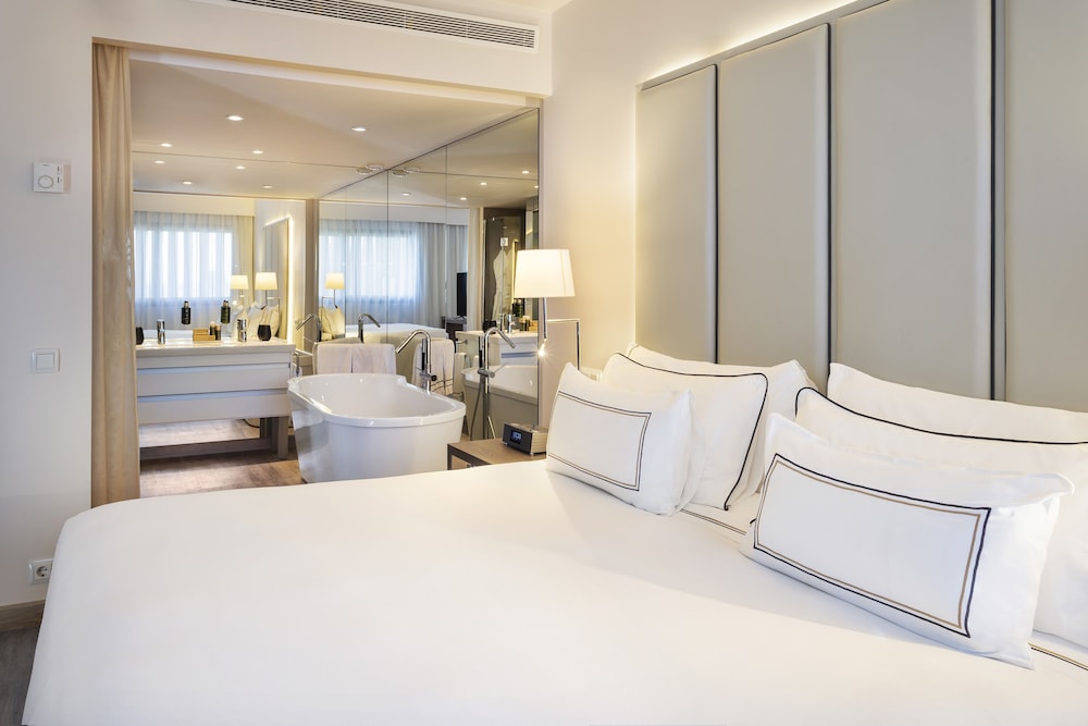 Melia Lebreros — Hotel rooms in Seville, Andalusia