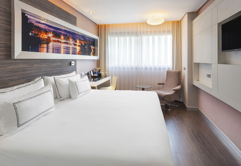 Melia Lebreros — Hotel rooms in Seville, Andalusia