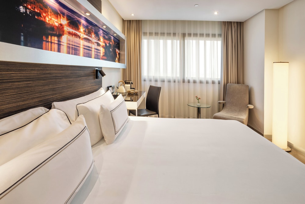 Melia Lebreros — Hotel rooms in Seville, Andalusia