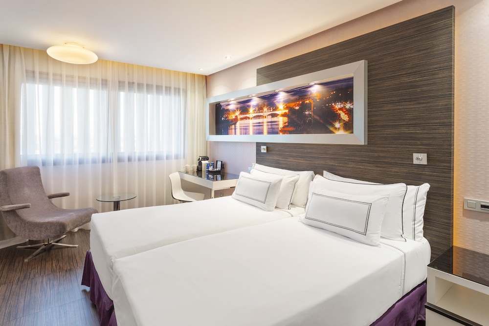 Melia Lebreros — Hotel rooms in Seville, Andalusia