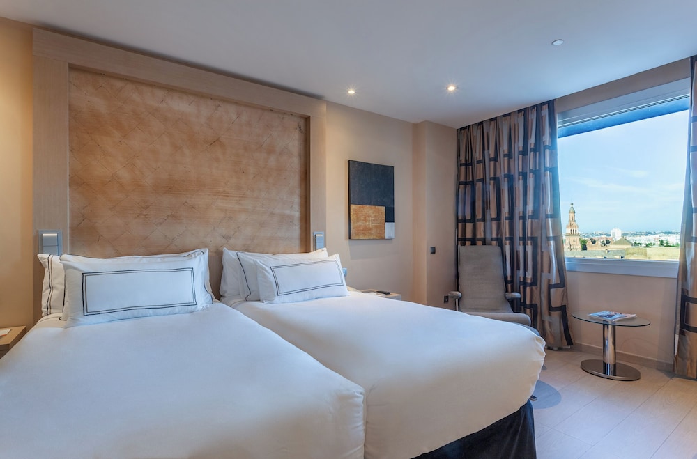Melia Sevilla — Hotel rooms in Seville, Andalusia
