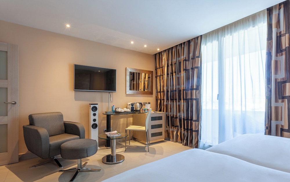 Melia Sevilla — Hotel rooms in Seville, Andalusia