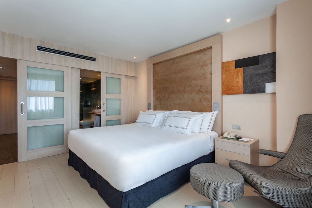 Melia Sevilla — Hotel rooms in Seville, Andalusia