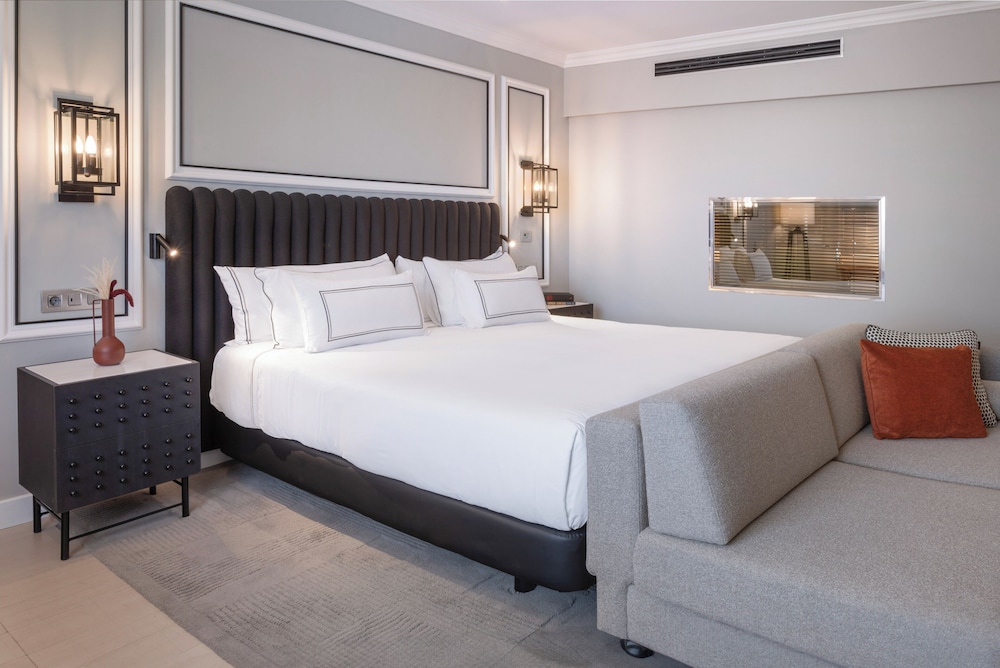 Melia Sevilla — Hotel rooms in Seville, Andalusia