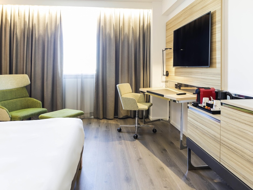 Novotel Sevilla — Hotel rooms in Seville, Andalusia