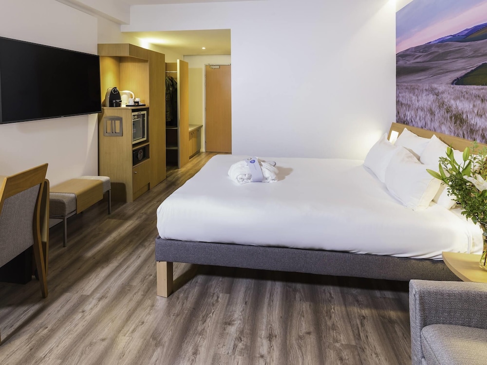 Novotel Sevilla — Hotel rooms in Seville, Andalusia