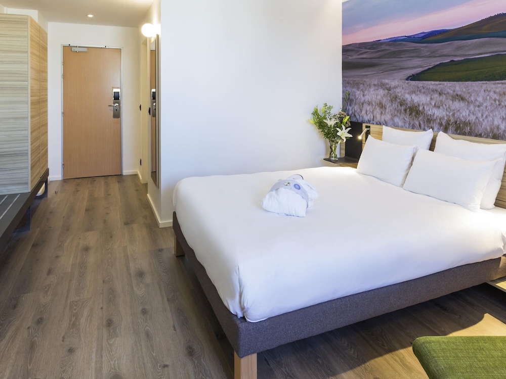 Novotel Sevilla — Hotel rooms in Seville, Andalusia