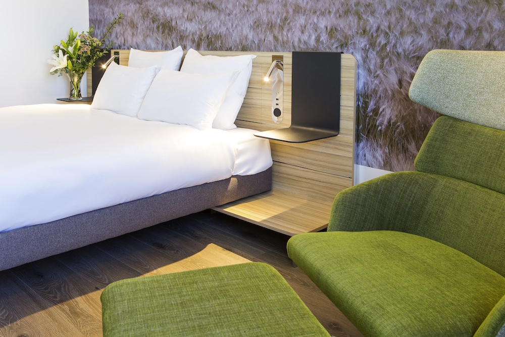 Novotel Sevilla — Hotel rooms in Seville, Andalusia