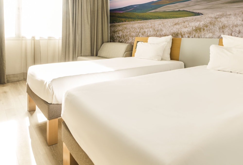 Novotel Sevilla — Hotel rooms in Seville, Andalusia
