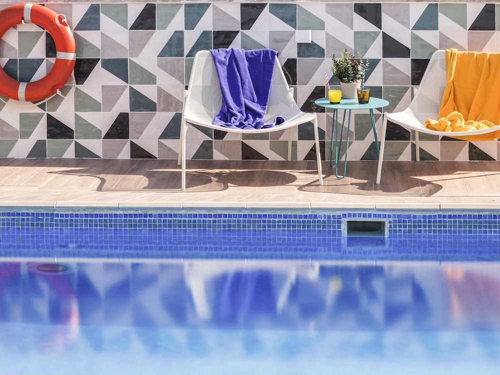 Novotel Sevilla — Swimming pool in Seville, Andalusia