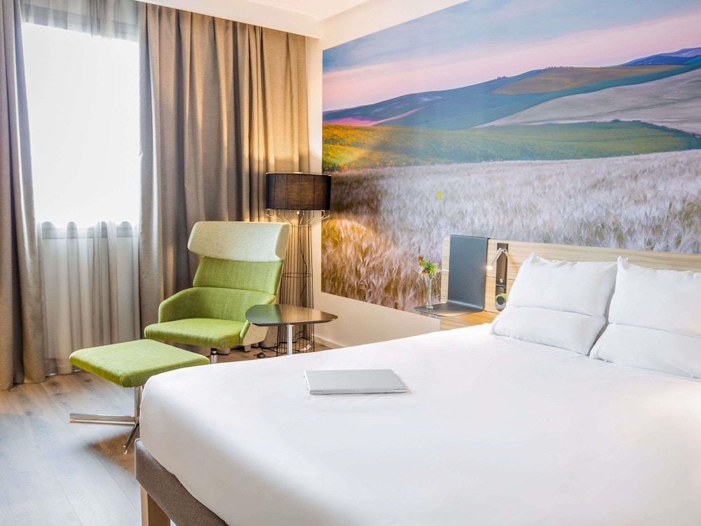 Novotel Sevilla — Hotel rooms in Seville, Andalusia