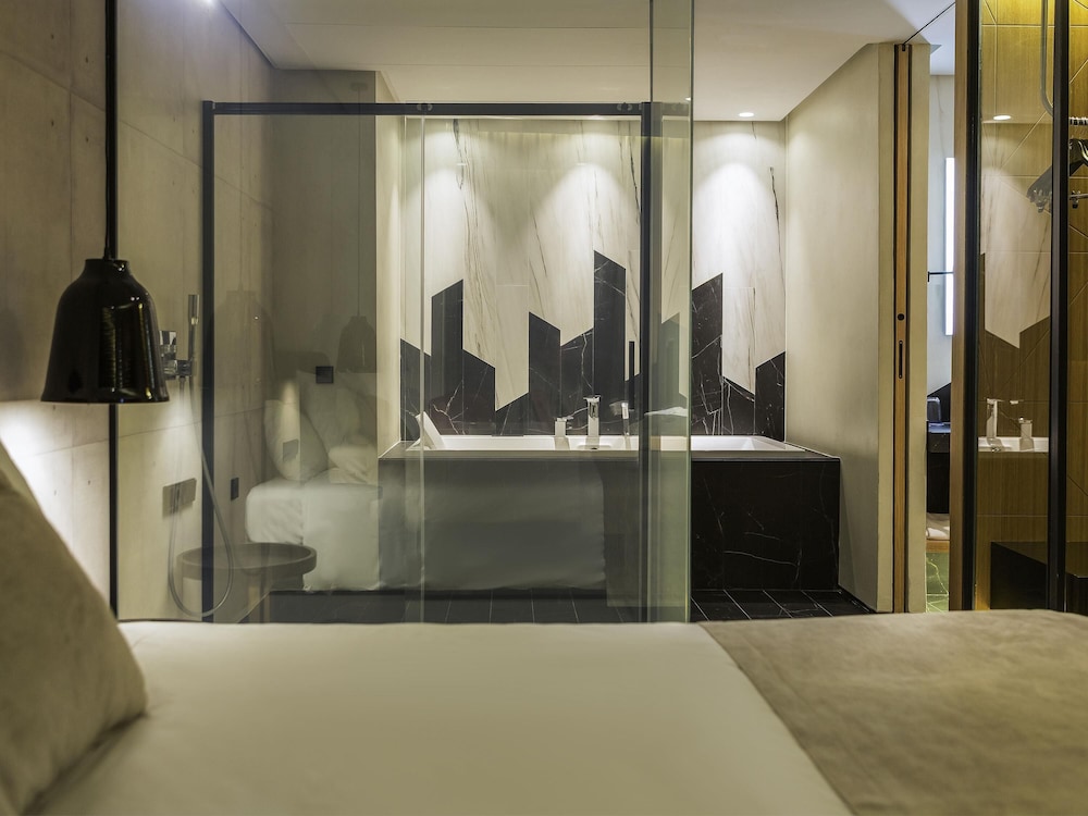 Novotel Sevilla — Hotel rooms in Seville, Andalusia