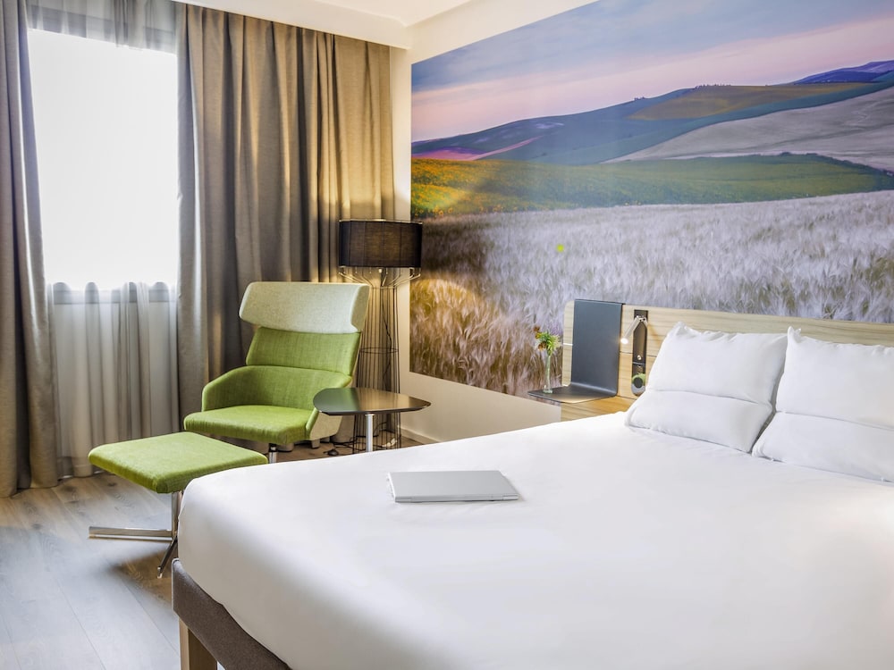 Novotel Sevilla — Hotel rooms in Seville, Andalusia