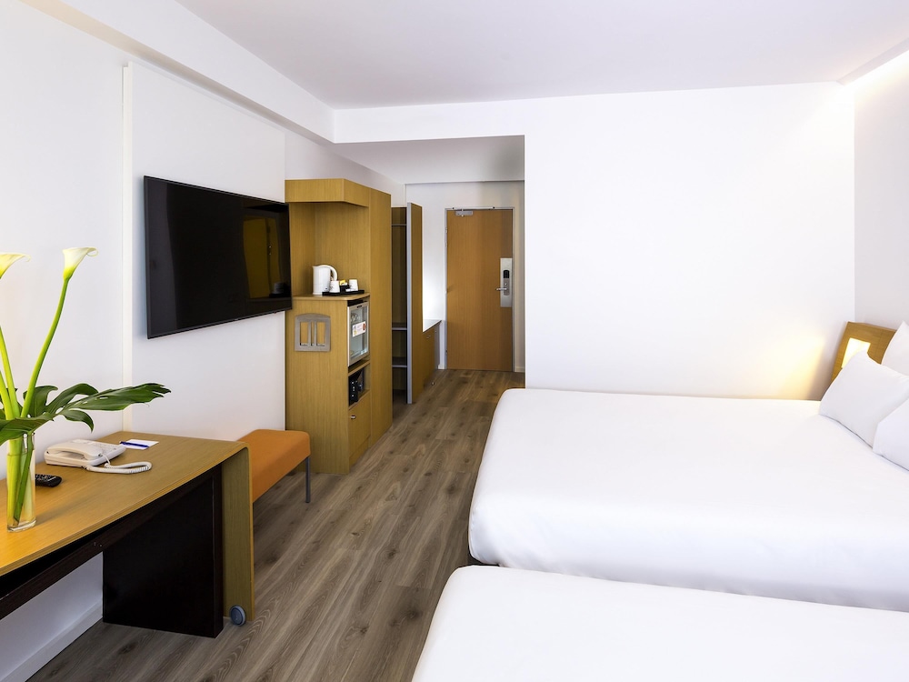 Novotel Sevilla — Hotel rooms in Seville, Andalusia