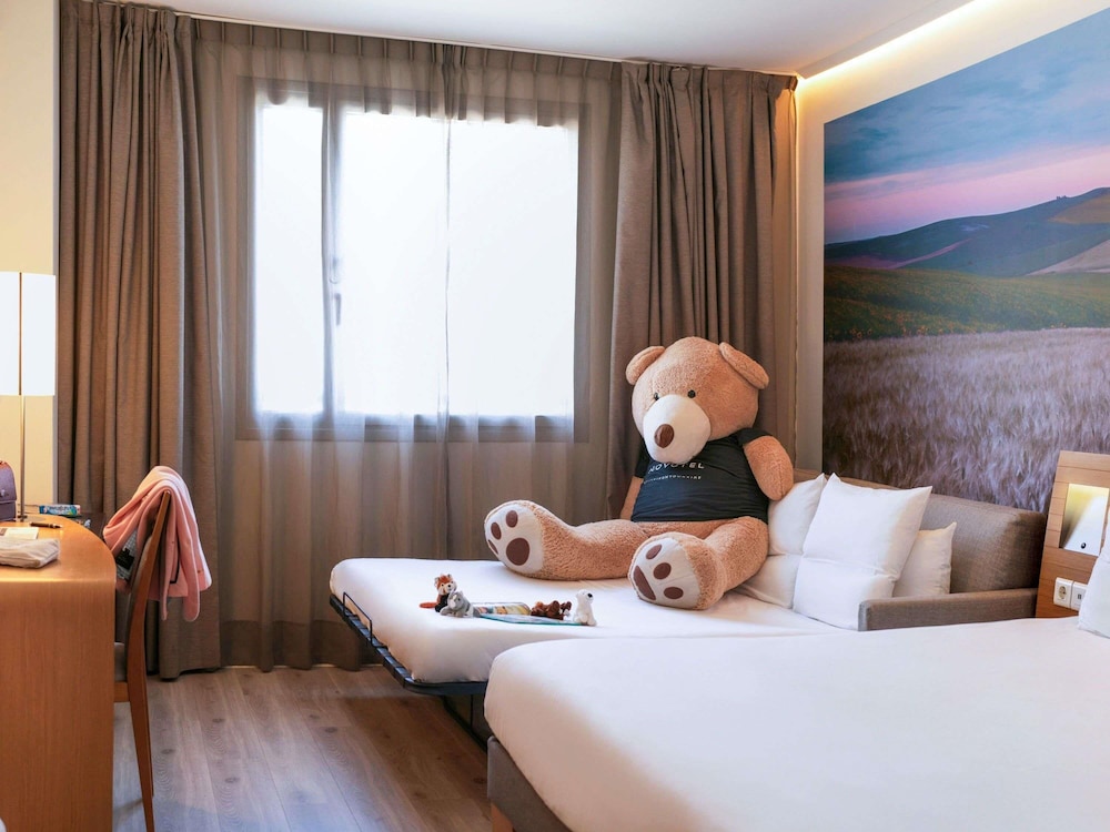 Novotel Sevilla — Hotel rooms in Seville, Andalusia