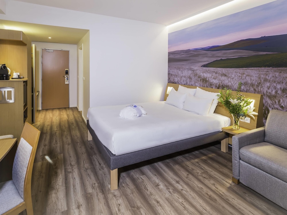 Novotel Sevilla — Hotel rooms in Seville, Andalusia