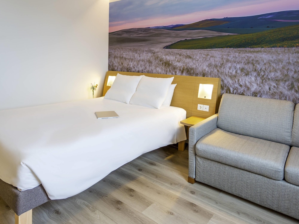 Novotel Sevilla — Hotel rooms in Seville, Andalusia