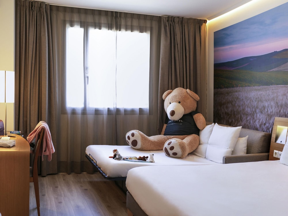 Novotel Sevilla — Hotel rooms in Seville, Andalusia