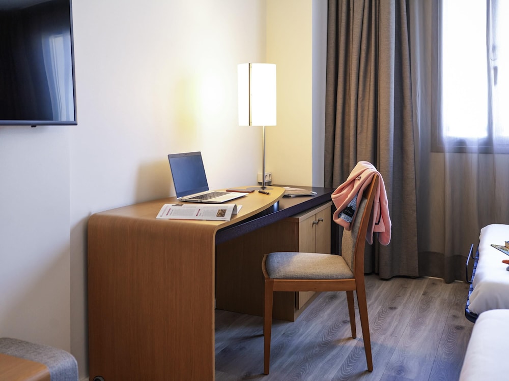 Novotel Sevilla — Hotel rooms in Seville, Andalusia