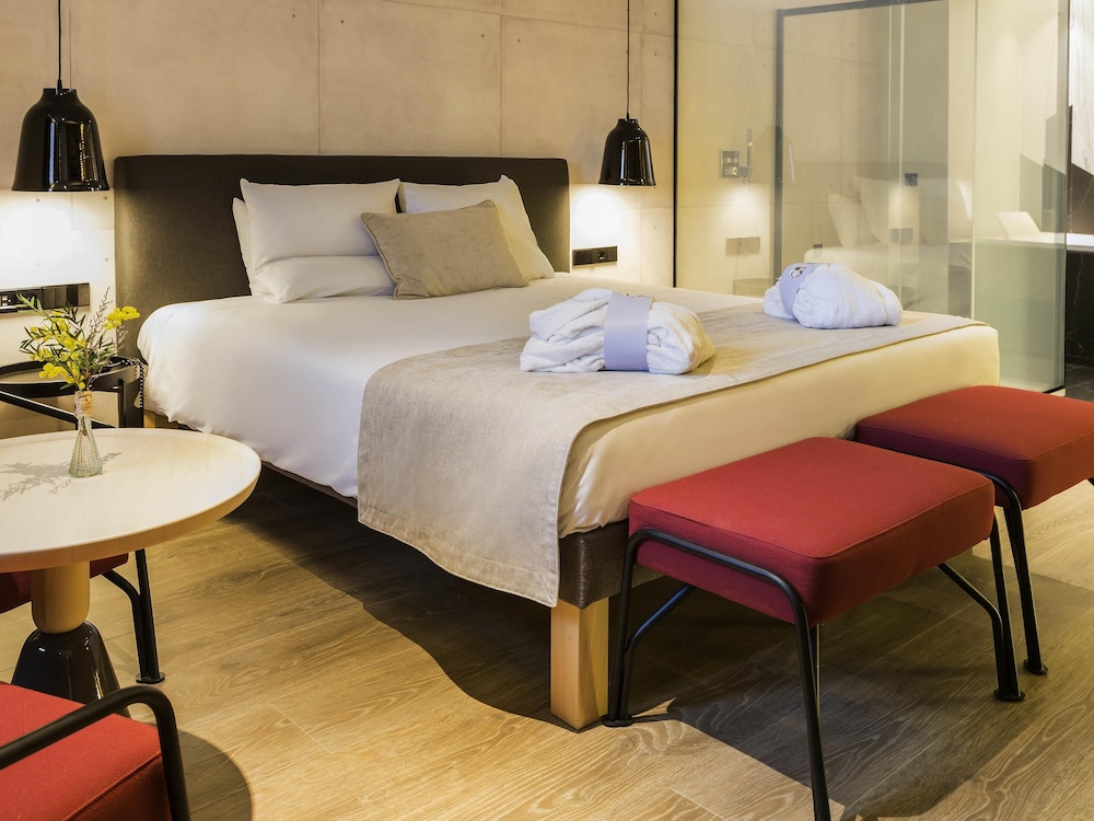 Novotel Sevilla — Hotel rooms in Seville, Andalusia