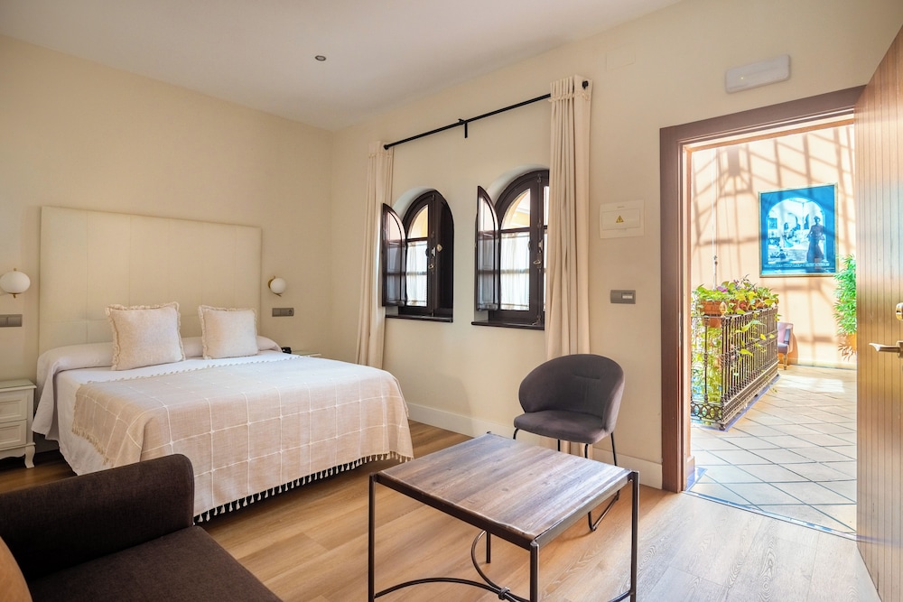 Hotel Patio de la Alameda — Hotel rooms in Seville, Andalusia