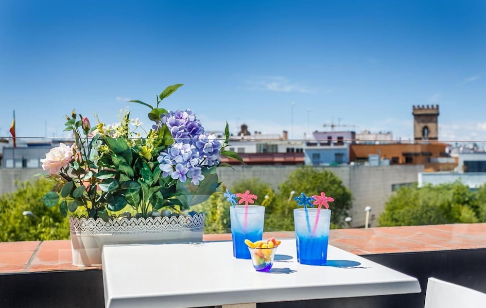 Hotel Patio de la Alameda — Restaurant & bars in Seville, Andalusia