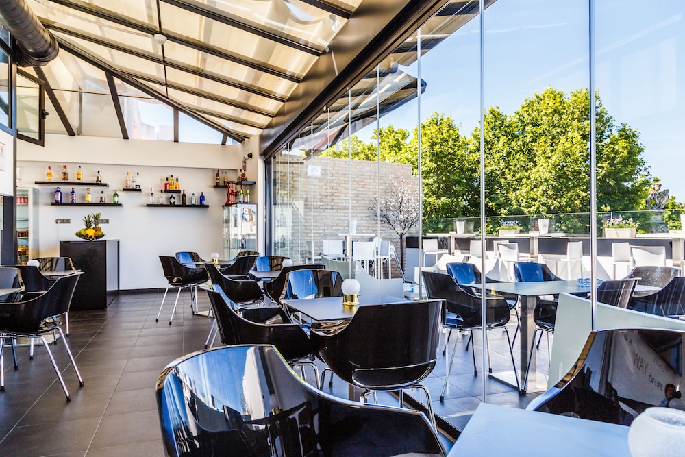 Hotel Patio de la Alameda — Restaurant & bars in Seville, Andalusia