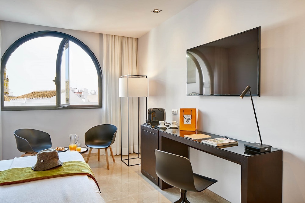 Hotel Posada del Lucero — Hotel rooms in Seville, Andalusia