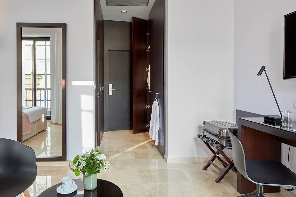 Hotel Posada del Lucero — Hotel rooms in Seville, Andalusia