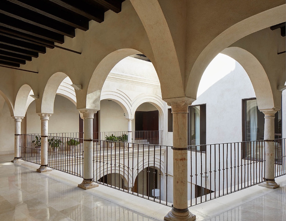 Hotel Posada del Lucero — Hotel building in Seville, Andalusia