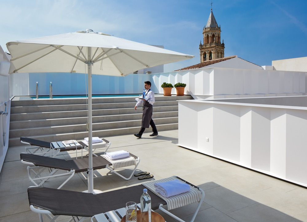 Hotel Posada del Lucero — Swimming pool in Seville, Andalusia