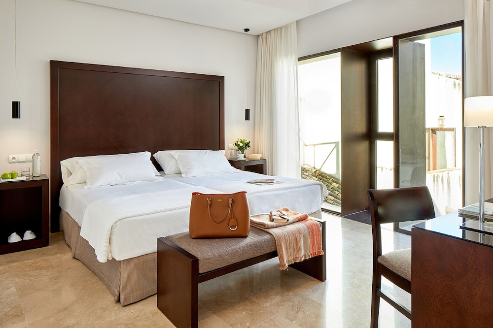 Hotel Posada del Lucero — Hotel rooms in Seville, Andalusia