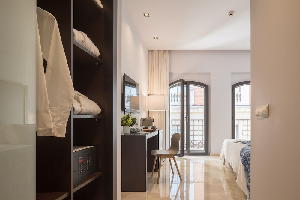 Hotel Posada del Lucero — Hotel rooms in Seville, Andalusia