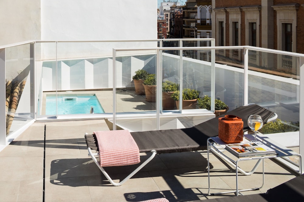 Hotel Posada del Lucero — Swimming pool in Seville, Andalusia