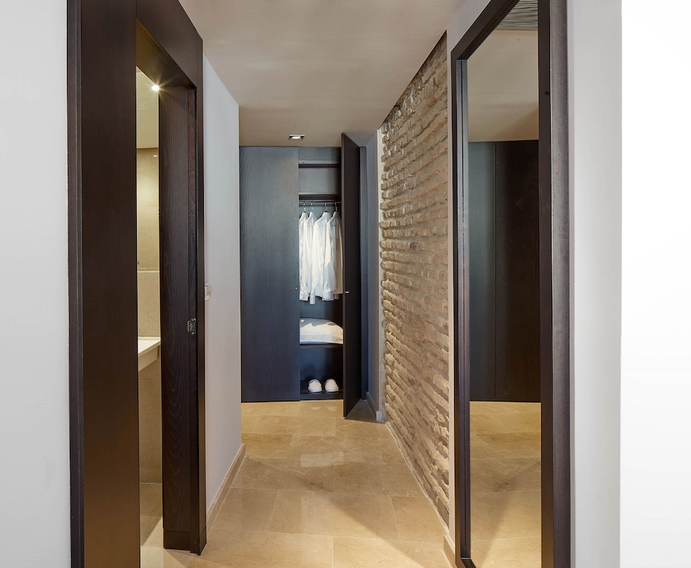 Hotel Posada del Lucero — Hotel rooms in Seville, Andalusia