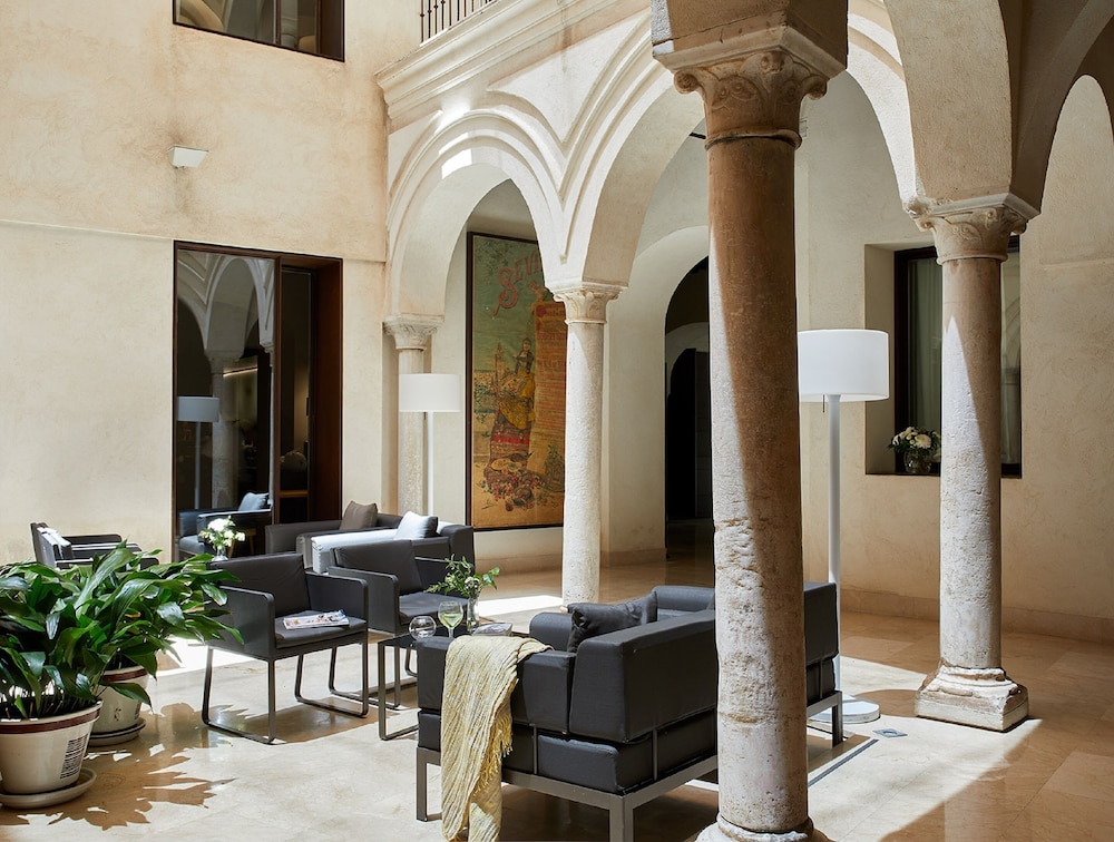 Hotel Posada del Lucero — Hotel building in Seville, Andalusia