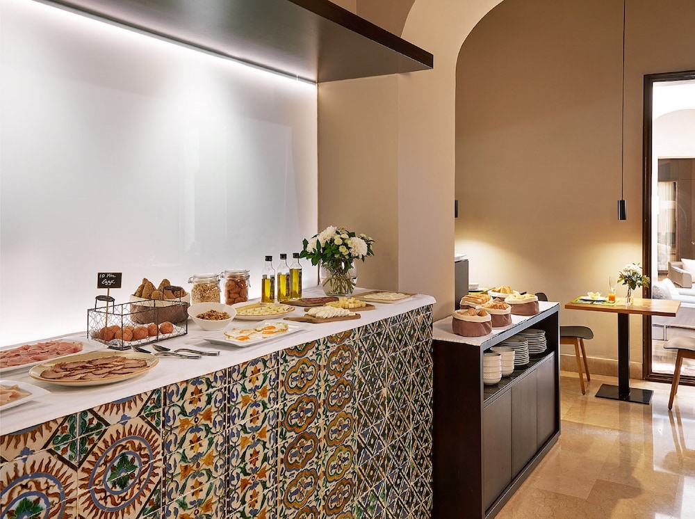 Hotel Posada del Lucero — Restaurant & bars in Seville, Andalusia