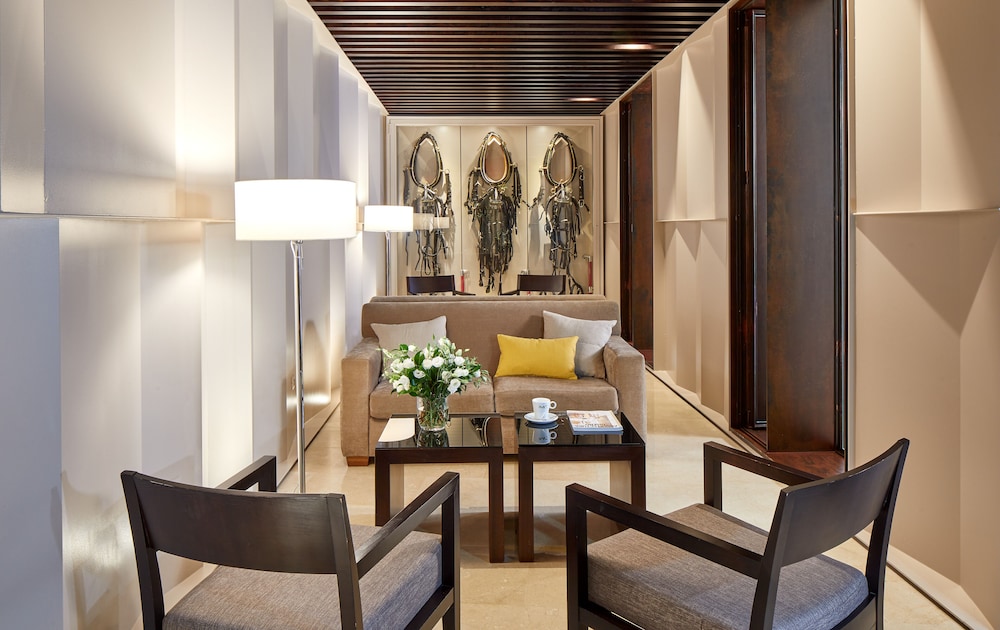 Hotel Posada del Lucero — Hotel rooms in Seville, Andalusia