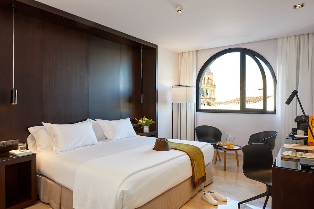 Hotel Posada del Lucero — Hotel rooms in Seville, Andalusia