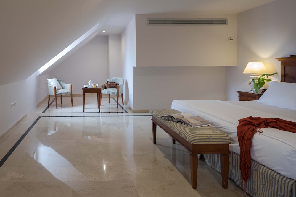 Hotel Rey Alfonso X — Hotel rooms in Seville, Andalusia