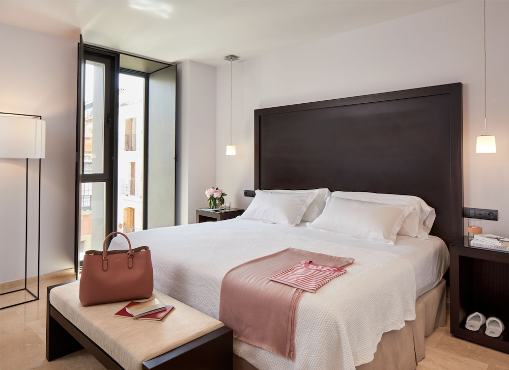 Hotel Rey Alfonso X — Hotel rooms in Seville, Andalusia