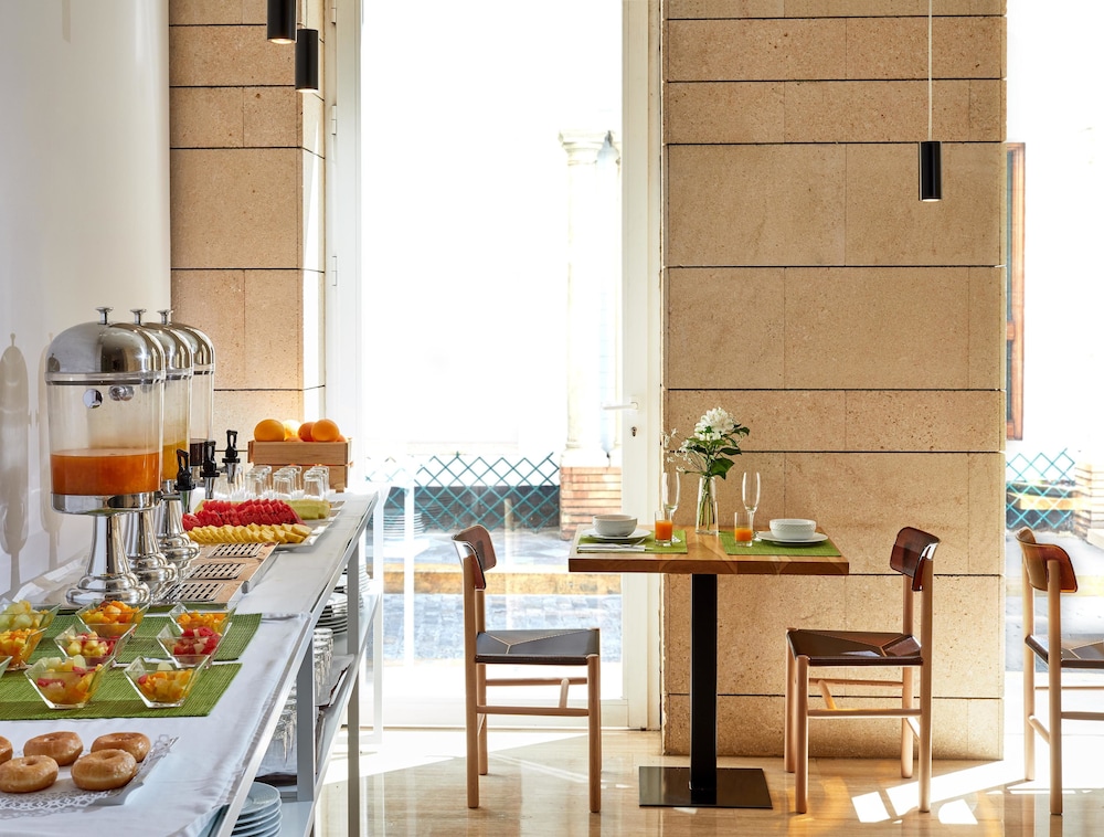 Hotel Rey Alfonso X — Restaurant & bars in Seville, Andalusia