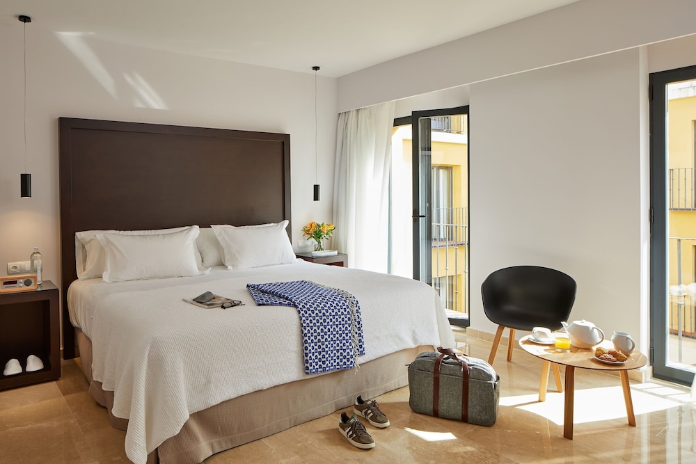 Hotel Rey Alfonso X — Hotel rooms in Seville, Andalusia