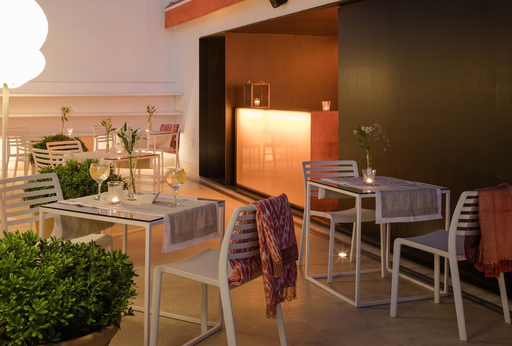 Hotel Rey Alfonso X — Restaurant & bars in Seville, Andalusia