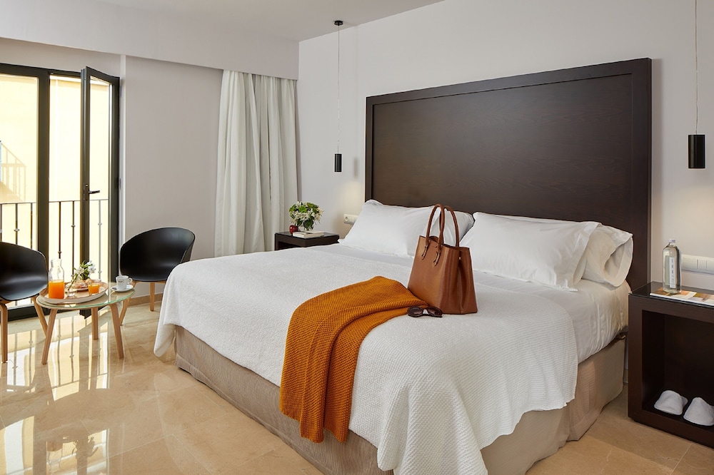 Hotel Rey Alfonso X — Hotel rooms in Seville, Andalusia