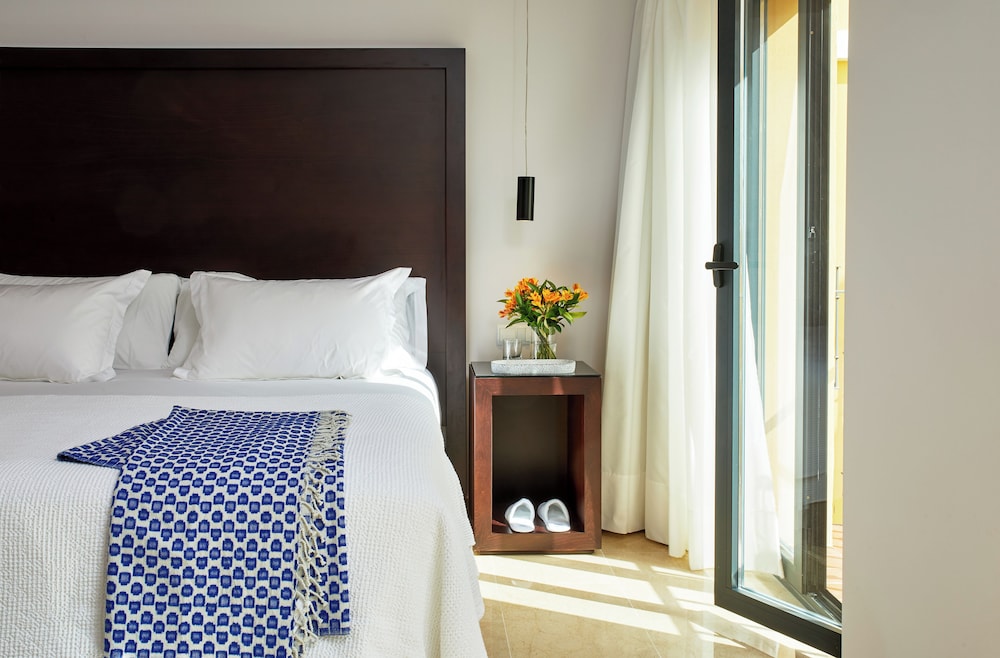 Hotel Rey Alfonso X — Hotel rooms in Seville, Andalusia