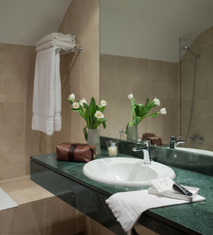 Hotel Rey Alfonso X — Hotel rooms in Seville, Andalusia