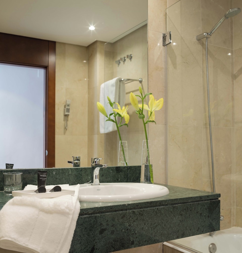 Hotel Rey Alfonso X — Hotel rooms in Seville, Andalusia