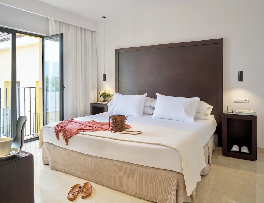 Hotel Rey Alfonso X — Hotel rooms in Seville, Andalusia